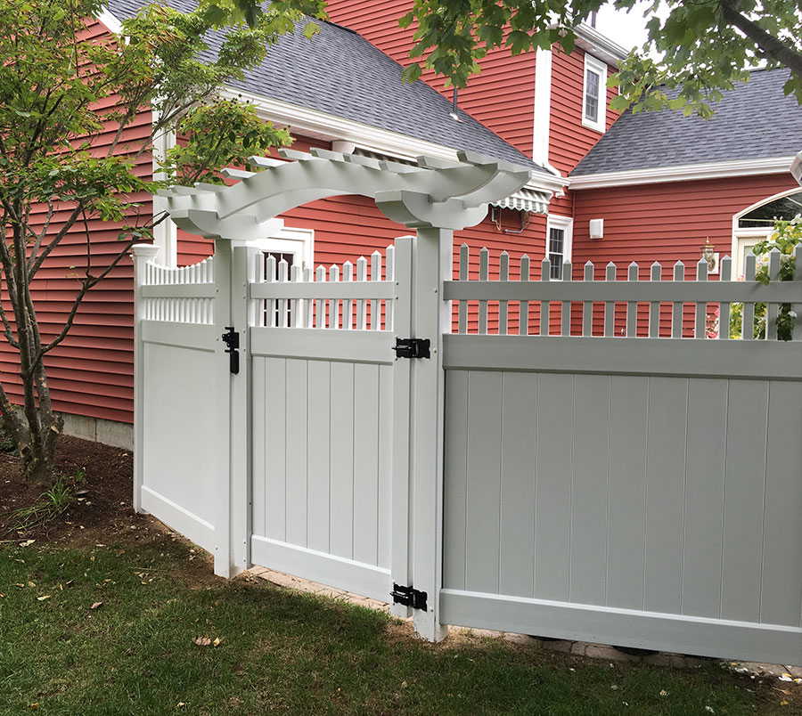 Vinyl Privacy Screen Fence Installation in Massachusetts - Top R 1